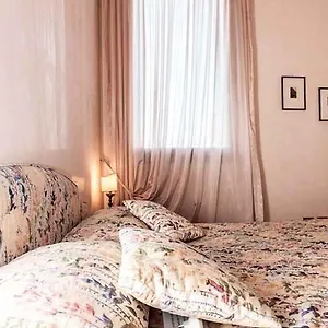 Very In Historical 1600 Palace With Lift A Few Min Walk From San Marco Square Apartment